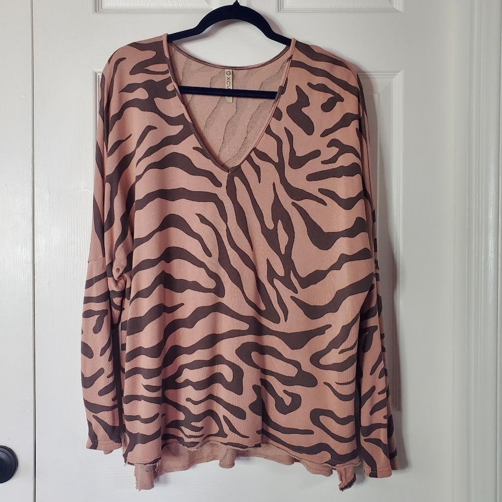 XCVI Animal Print Top Oversized Roomy Baggy Dolman Sleeve V-neck Pullover Large